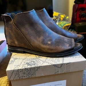 NWB FREE PEOPLE FALCON FLAT SANDAL SZ8